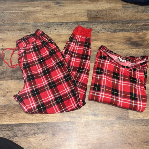 β¨ Shosho Red Plaid Pajama Set β¨ - Picture 2 of 7